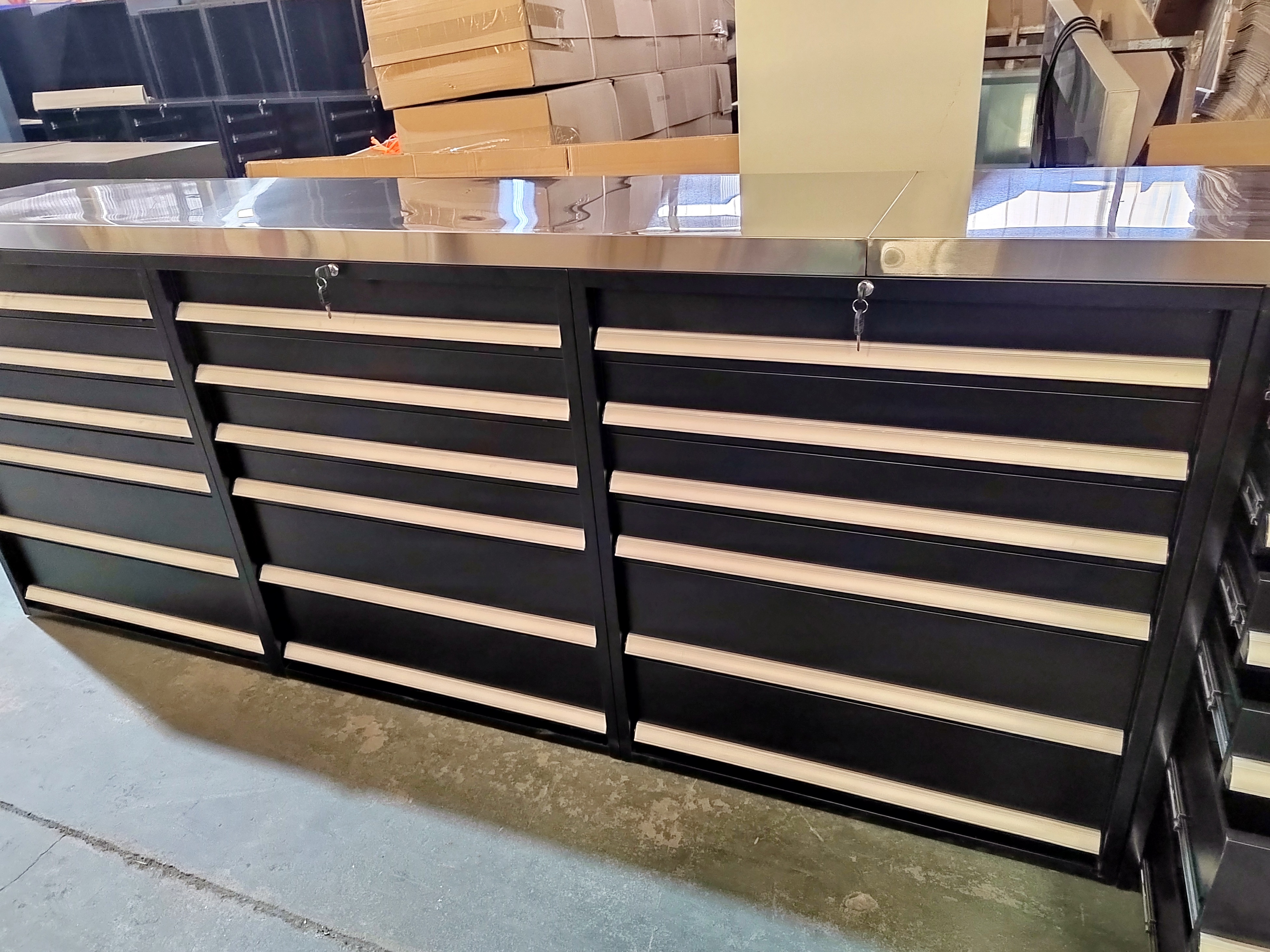 Industrial Steel Cabinet 30 Drawers Stainless Steel Top Modular Stackable Storage Garage Shelves Tool Trolley Low MOQ Customized