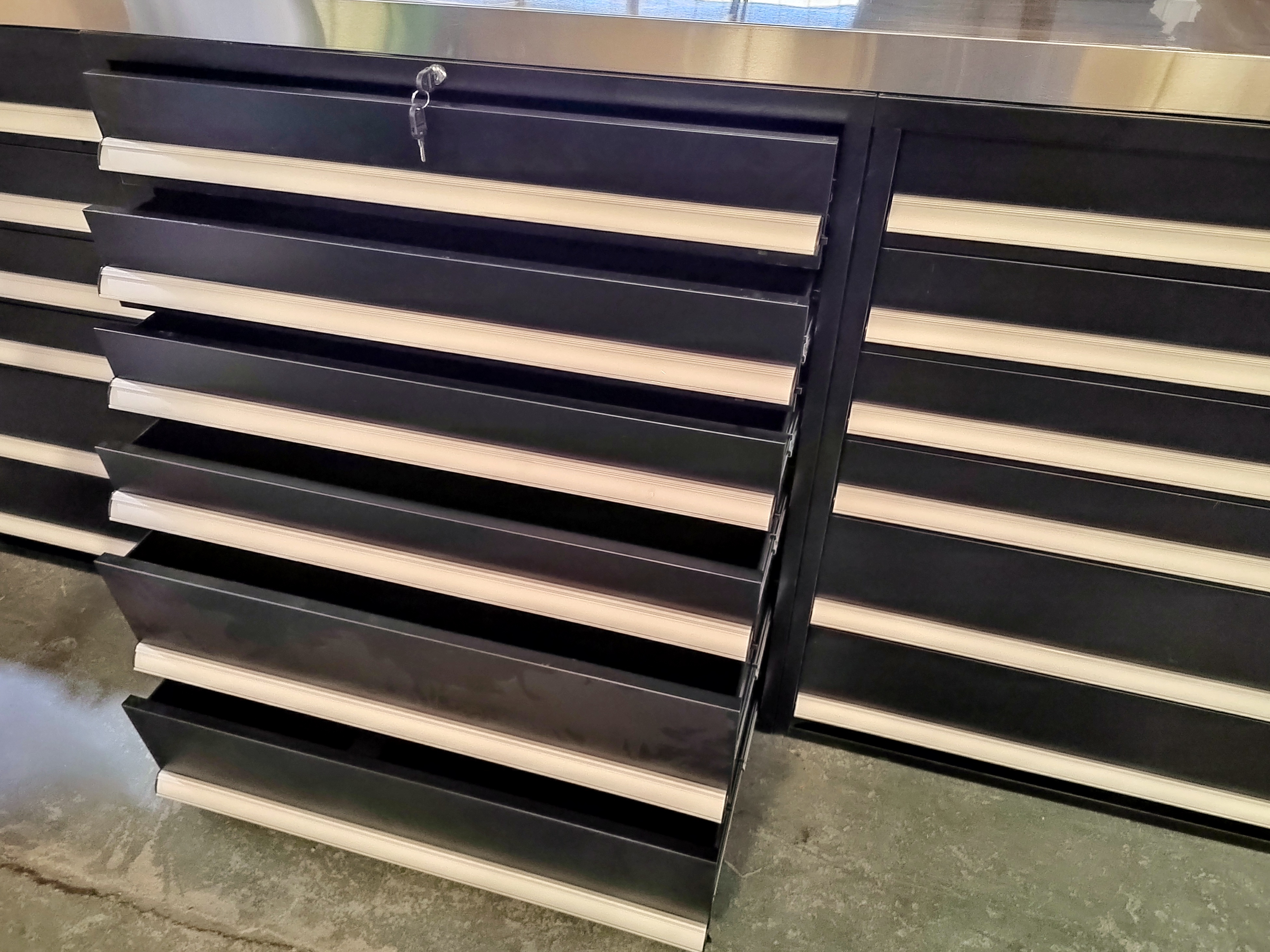 Industrial Steel Cabinet 30 Drawers Stainless Steel Top Modular Stackable Storage Garage Shelves Tool Trolley Low MOQ Customized
