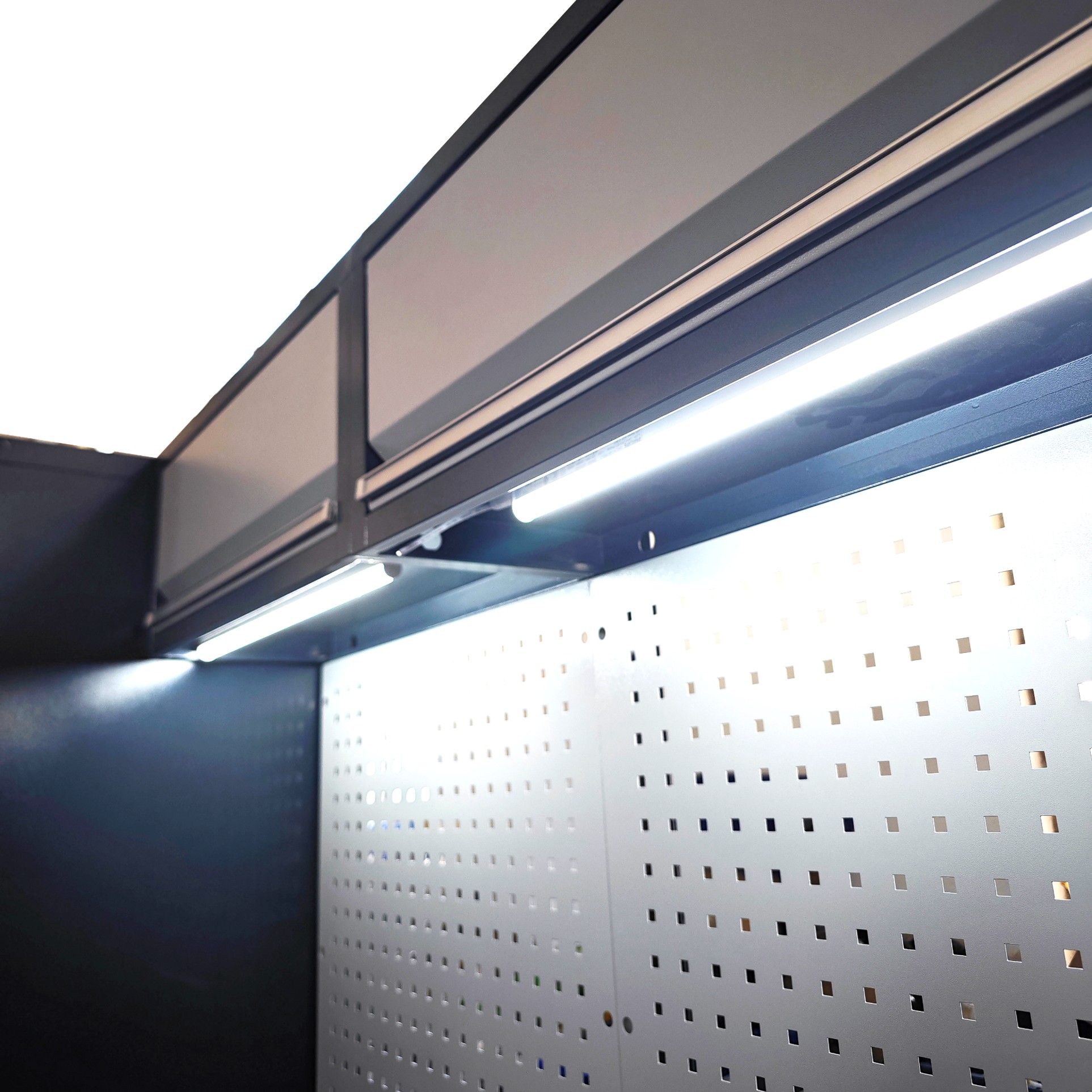 Quick-Mount Magnetic Lighting